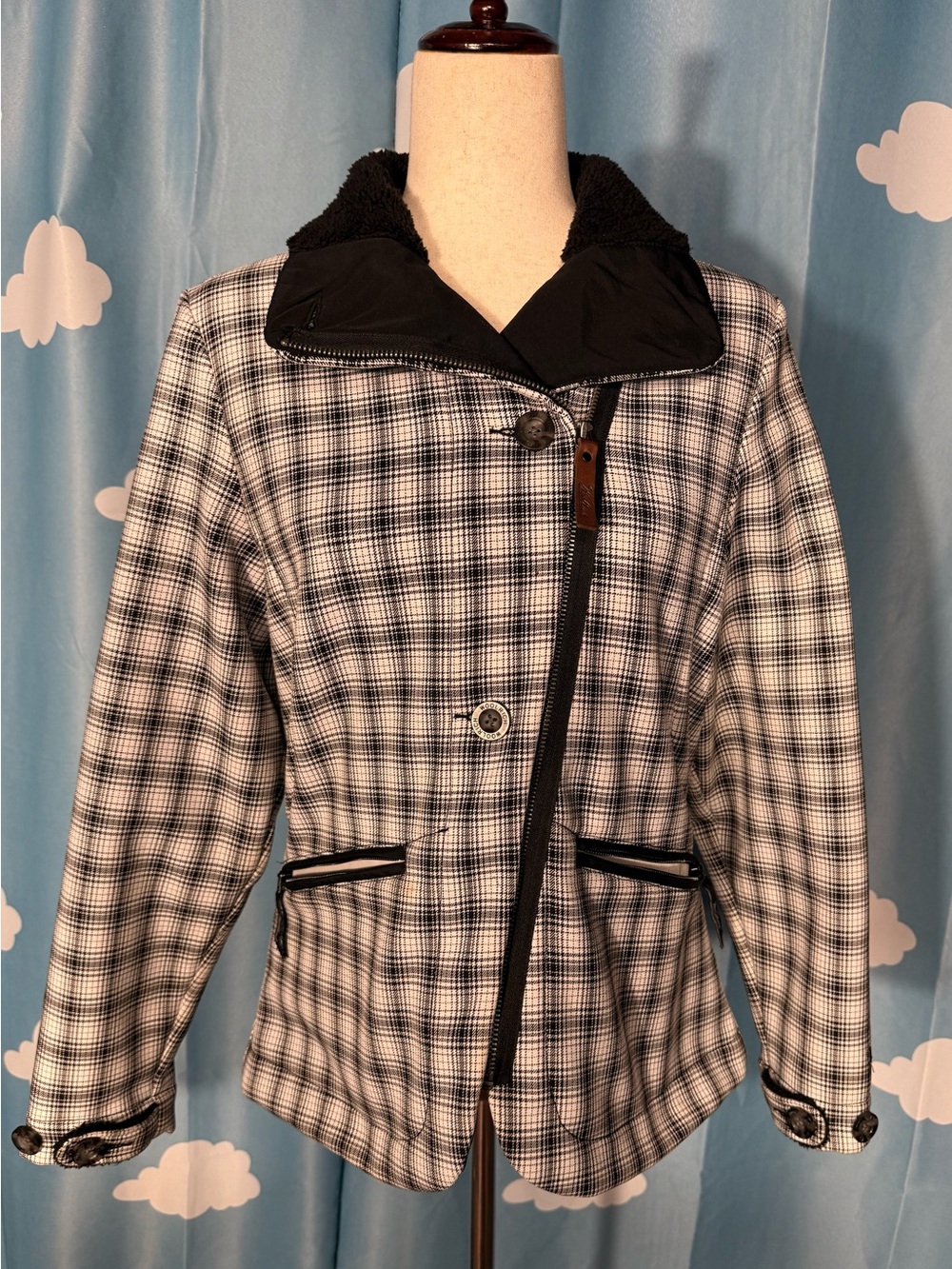 Woolrich, like new, plaid, fleece lined jacket / coat. Black & white- S